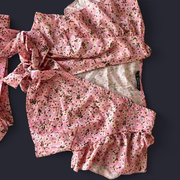 Womens Pink floral ruffle mini skirt 2 piece set size small - Picture 2 of 3